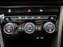 Volkswagen T-Roc 1.0 TSI Style Business 110 PK | Navigatie | Parkeersensoren | Climate Control | Adaptive Cruise Control | Achterklep, elektrisch bedienbaar | Apple Carplay | Android Auto |