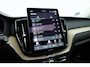 Volvo XC60 2.0 T8 Plug-in hybrid AWD Ultra Dark | Pano-dak | Trekhaak | Head-up | 360 camera | Stoel + stuurverw. | aurora silver |