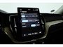 Volvo XC60 2.0 T8 Plug-in hybrid AWD Ultra Dark | Pano-dak | Trekhaak | Head-up | 360 camera | Stoel + stuurverw. | aurora silver |