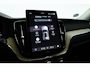 Volvo XC60 2.0 T8 Plug-in hybrid AWD Ultra Dark | Pano-dak | Trekhaak | Head-up | 360 camera | Stoel + stuurverw. | aurora silver |