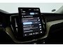 Volvo XC60 2.0 T8 Plug-in hybrid AWD Ultra Dark | Pano-dak | Trekhaak | Head-up | 360 camera | Stoel + stuurverw. | aurora silver |