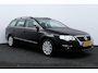 Volkswagen Passat Variant 1.4 TSI Comfortline BlueMotion/ Automaat!/ Trekhaak/ Navi/ Clima/ Cruise/ Elek. pakket/ Isofix/ Bluetooth/ Armsteun/ Multi. LEDER. Stuur/ Mistl./ PDC V+A/ Chroom/ Dakrails.