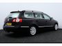 Volkswagen Passat Variant 1.4 TSI Comfortline BlueMotion/ Automaat!/ Trekhaak/ Navi/ Clima/ Cruise/ Elek. pakket/ Isofix/ Bluetooth/ Armsteun/ Multi. LEDER. Stuur/ Mistl./ PDC V+A/ Chroom/ Dakrails.