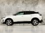 Peugeot 3008 1.2 PureTech GT-Line Automaat (APPLE CARPLAY, GROOT NAVI, 360 CAMERA, LEDER, STOELVERWARMING, ADAPTIVE CRUISE, SPORTSTOELEN, GETINT GLAS, TREKHAAK, NIEUWSTAAT)