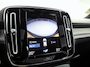 Volvo XC40 1.5 T4 Recharge R-Design 211Pk Automaat (PANORAMADAK, ZWART HEMEL, MEMORY SEAT, APPLE CARPLAY, CAMERA, SPORTSTOELEN, LEDER, ELEK ACHTERKLEP, NIEUWSTAAT)