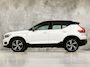 Volvo XC40 1.5 T4 Recharge R-Design 211Pk Automaat (PANORAMADAK, ZWART HEMEL, MEMORY SEAT, APPLE CARPLAY, CAMERA, SPORTSTOELEN, LEDER, ELEK ACHTERKLEP, NIEUWSTAAT)