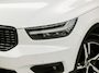 Volvo XC40 1.5 T4 Recharge R-Design 211Pk Automaat (PANORAMADAK, ZWART HEMEL, MEMORY SEAT, APPLE CARPLAY, CAMERA, SPORTSTOELEN, LEDER, ELEK ACHTERKLEP, NIEUWSTAAT)
