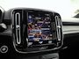 Volvo XC40 1.5 T4 Recharge R-Design 211Pk Automaat (PANORAMADAK, ZWART HEMEL, MEMORY SEAT, APPLE CARPLAY, CAMERA, SPORTSTOELEN, LEDER, ELEK ACHTERKLEP, NIEUWSTAAT)