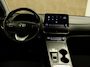 Hyundai Kona Electric EV Fashion 64 kWh - SOH 100%!!! UNIEK - ORIGINEEL NEDERLANDSE AUTO - NAVIGATIE - DODEHOEK DETECTIE - CLIMATE CONTROL - CAMERA - PARKEERSENSOREN ACHTER - VOORSTOELEN VERWARMD - HEAD UP DISPLAY - APPLE CARPLAY/ ANDROID AUTO - KEYLESS ENTRY/ START