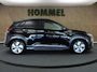 Hyundai Kona Electric EV Fashion 64 kWh - SOH 100%!!! UNIEK - ORIGINEEL NEDERLANDSE AUTO - NAVIGATIE - DODEHOEK DETECTIE - CLIMATE CONTROL - CAMERA - PARKEERSENSOREN ACHTER - VOORSTOELEN VERWARMD - HEAD UP DISPLAY - APPLE CARPLAY/ ANDROID AUTO - KEYLESS ENTRY/ START