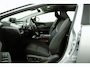 Toyota Prius 2.0 Plug-in Dynamic | Dode Hoek Detectie | Stoelverwarming | Parkeersensoren | Achteruitrijcamera |