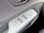 Hyundai Kona 1.6 GDI HEV Premium Sky | Lederen Bekleding| Stoelverwarming v+a| Schuif-kanteldak| Elekrtrisch verstelbare stoelen met geheugen| Dode hoeksensor| Adaptieve cruise control| MOOIE AUTO