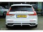 Volvo V60 2.0 T8 Twin Engine AWD R-Design Polestar Tuned |Pano | Bowers & Wilkens | Massage | HUD | ACC | Camera | Trekhaak | Styling pakket | Stoelverwarming en ventilatie | Rijklaar | Unieke en volle auto!