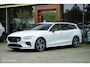 Volvo V60 2.0 T8 Twin Engine AWD R-Design Polestar Tuned |Pano | Bowers & Wilkens | Massage | HUD | ACC | Camera | Trekhaak | Styling pakket | Stoelverwarming en ventilatie | Rijklaar | Unieke en volle auto!
