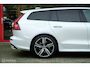 Volvo V60 2.0 T8 Twin Engine AWD R-Design Polestar Tuned |Pano | Bowers & Wilkens | Massage | HUD | ACC | Camera | Trekhaak | Styling pakket | Stoelverwarming en ventilatie | Rijklaar | Unieke en volle auto!