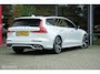 Volvo V60 2.0 T8 Twin Engine AWD R-Design Polestar Tuned |Pano | Bowers & Wilkens | Massage | HUD | ACC | Camera | Trekhaak | Styling pakket | Stoelverwarming en ventilatie | Rijklaar | Unieke en volle auto!