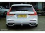 Volvo V60 2.0 T8 Twin Engine AWD R-Design Polestar Tuned |Pano | Bowers & Wilkens | Massage | HUD | ACC | Camera | Trekhaak | Styling pakket | Stoelverwarming en ventilatie | Rijklaar | Unieke en volle auto!