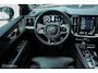 Volvo V60 2.0 T8 Twin Engine AWD R-Design Polestar Tuned |Pano | Bowers & Wilkens | Massage | HUD | ACC | Camera | Trekhaak | Styling pakket | Stoelverwarming en ventilatie | Rijklaar | Unieke en volle auto!