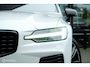 Volvo V60 2.0 T8 Twin Engine AWD R-Design Polestar Tuned |Pano | Bowers & Wilkens | Massage | HUD | ACC | Camera | Trekhaak | Styling pakket | Stoelverwarming en ventilatie | Rijklaar | Unieke en volle auto!