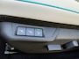 Fiat 600 600e La Prima 54 kWh Achteruitrijcamera - Apple carplay - Airco - Draadloze telefoonlader - Parkeersensoren - Navigatie - Licht metalen velgen 18 inch - Stoelverwarming - Voorstoelen met massagefunctie - Led verlichting - Mistlampen - Stuur multifunctioneel - Bluetooth - Cruise control - Dodehoekdetectie - Elektrische ramen - Extra getint glas achter - Keyless start/entry