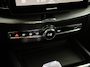 Volvo XC60 2.0 T6 Plug-in hybrid AWD Black Edition Plus Panoramadak, Harman/Kardon, 21Inch velgen, 360 Camera, Navi, Stoelverwarming, Head-up display, Elektrische achterklep, Elektrische achterklep, Memory stoelen, 1 jaar garantie