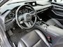 Mazda 3 2.0 SkyActiv Hybrid 150PK Exclusive-Line / Trekhaak / Stoel & Stuurverwarming / Lederen Bekleding / Head-Up Display / Elektrisch Bedienbare Bestuurdersstoel met Geheugen / Apple Carplay & Android Auto / Climate Control / Navigatie /