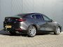 Mazda 3 2.0 SkyActiv Hybrid 150PK Exclusive-Line / Trekhaak / Stoel & Stuurverwarming / Lederen Bekleding / Head-Up Display / Elektrisch Bedienbare Bestuurdersstoel met Geheugen / Apple Carplay & Android Auto / Climate Control / Navigatie /