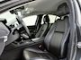 Mazda 3 2.0 SkyActiv Hybrid 150PK Exclusive-Line / Trekhaak / Stoel & Stuurverwarming / Lederen Bekleding / Head-Up Display / Elektrisch Bedienbare Bestuurdersstoel met Geheugen / Apple Carplay & Android Auto / Climate Control / Navigatie /