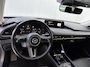 Mazda 3 2.0 SkyActiv Hybrid 150PK Exclusive-Line / Trekhaak / Stoel & Stuurverwarming / Lederen Bekleding / Head-Up Display / Elektrisch Bedienbare Bestuurdersstoel met Geheugen / Apple Carplay & Android Auto / Climate Control / Navigatie /