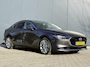 Mazda 3 2.0 SkyActiv Hybrid 150PK Exclusive-Line / Trekhaak / Stoel & Stuurverwarming / Lederen Bekleding / Head-Up Display / Elektrisch Bedienbare Bestuurdersstoel met Geheugen / Apple Carplay & Android Auto / Climate Control / Navigatie /