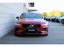 Volvo S60 2.0 Recharge T8 AWD Plus Bright | Apple Carplay & Android Auto | Cruise control adaptief met Stop & Go en stuurhulp | Dodehoekdetectie met correctie (Bliss) | Elektrisch verstelb. bestuurder/passagiersstoel met geheugen | Stoel- en stuurverwarming | Trekhaak elektrisch uitklapbaar