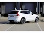 Volvo XC60 T6 Plug-in hybrid AWD Ultra Dark | Panoramadak | Luchtvering | Trekhaak | Verwarmbare voorstoelen, achterbank en stuurwiel | Head-up display | Premium audio by Harman Kardon | 360 graden camera |