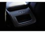 Volvo XC60 T6 Plug-in hybrid AWD Ultra Dark | Panoramadak | Luchtvering | Trekhaak | Verwarmbare voorstoelen, achterbank en stuurwiel | Head-up display | Premium audio by Harman Kardon | 360 graden camera |