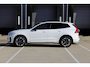 Volvo XC60 T6 Plug-in hybrid AWD Ultra Dark | Panoramadak | Luchtvering | Trekhaak | Verwarmbare voorstoelen, achterbank en stuurwiel | Head-up display | Premium audio by Harman Kardon | 360 graden camera |
