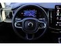 Volvo XC60 T6 Plug-in hybrid AWD Ultra Dark | Panoramadak | Luchtvering | Trekhaak | Verwarmbare voorstoelen, achterbank en stuurwiel | Head-up display | Premium audio by Harman Kardon | 360 graden camera |