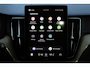 Volvo XC60 T6 Plug-in hybrid AWD Ultra Dark | Panoramadak | Luchtvering | Trekhaak | Verwarmbare voorstoelen, achterbank en stuurwiel | Head-up display | Premium audio by Harman Kardon | 360 graden camera |