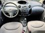 Toyota Yaris 1.0-16V VVT-i Terra / bj.2000 / airco / sportvelgen / export / APK tot 25/11/26 / NAP met 376726 km/ kleur: rood..
