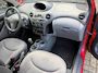 Toyota Yaris 1.0-16V VVT-i Terra / bj.2000 / airco / sportvelgen / export / APK tot 25/11/26 / NAP met 376726 km/ kleur: rood..