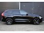 Volvo XC60 T6 Plug-in hybrid AWD Plus Black Edition | 21 inch Lichtmetalen velgen | Harman Kardon Premium Audio | Sportleder | Trekhaak | 360 graden Camera | BLIS | Adaptieve Cruise Control | Google Navigatie |