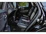 Volvo XC60 T6 Plug-in hybrid AWD Plus Black Edition | 21 inch Lichtmetalen velgen | Harman Kardon Premium Audio | Sportleder | Trekhaak | 360 graden Camera | BLIS | Adaptieve Cruise Control | Google Navigatie |