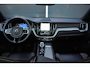 Volvo XC60 T6 Plug-in hybrid AWD Plus Black Edition | 21 inch Lichtmetalen velgen | Harman Kardon Premium Audio | Sportleder | Trekhaak | 360 graden Camera | BLIS | Adaptieve Cruise Control | Google Navigatie |