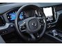 Volvo XC60 T6 Plug-in hybrid AWD Plus Black Edition | 21 inch Lichtmetalen velgen | Harman Kardon Premium Audio | Sportleder | Trekhaak | 360 graden Camera | BLIS | Adaptieve Cruise Control | Google Navigatie |