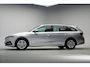 Skoda Octavia COMBI 1.0 e-TSI Ambition Aut. [ LED Trekhaak Virtual Apple/Android ]