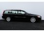Volvo V70 2.0T Edition II Sport/ D-Riem verv: 337.000 KM!/ Trekhaak/ Navi/ Bi-Xenon/ Stoelverw./ Leder/ Navi/ Clima/ Cruise/ Elek. pakket/ Armsteun/ Multi. LEDER. Stuur/ Mistl./ PDC/ Dakspoiler.