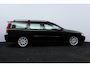 Volvo V70 2.0T Edition II Sport/ D-Riem verv: 337.000 KM!/ Trekhaak/ Navi/ Bi-Xenon/ Stoelverw./ Leder/ Navi/ Clima/ Cruise/ Elek. pakket/ Armsteun/ Multi. LEDER. Stuur/ Mistl./ PDC/ Dakspoiler.