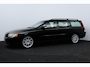 Volvo V70 2.0T Edition II Sport/ D-Riem verv: 337.000 KM!/ Trekhaak/ Navi/ Bi-Xenon/ Stoelverw./ Leder/ Navi/ Clima/ Cruise/ Elek. pakket/ Armsteun/ Multi. LEDER. Stuur/ Mistl./ PDC/ Dakspoiler.