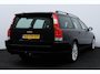 Volvo V70 2.0T Edition II Sport/ D-Riem verv: 337.000 KM!/ Trekhaak/ Navi/ Bi-Xenon/ Stoelverw./ Leder/ Navi/ Clima/ Cruise/ Elek. pakket/ Armsteun/ Multi. LEDER. Stuur/ Mistl./ PDC/ Dakspoiler.