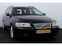 Volvo V70 2.0T Edition II Sport/ D-Riem verv: 337.000 KM!/ Trekhaak/ Navi/ Bi-Xenon/ Stoelverw./ Leder/ Navi/ Clima/ Cruise/ Elek. pakket/ Armsteun/ Multi. LEDER. Stuur/ Mistl./ PDC/ Dakspoiler.