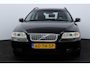 Volvo V70 2.0T Edition II Sport/ D-Riem verv: 337.000 KM!/ Trekhaak/ Navi/ Bi-Xenon/ Stoelverw./ Leder/ Navi/ Clima/ Cruise/ Elek. pakket/ Armsteun/ Multi. LEDER. Stuur/ Mistl./ PDC/ Dakspoiler.