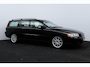 Volvo V70 2.0T Edition II Sport/ D-Riem verv: 337.000 KM!/ Trekhaak/ Navi/ Bi-Xenon/ Stoelverw./ Leder/ Navi/ Clima/ Cruise/ Elek. pakket/ Armsteun/ Multi. LEDER. Stuur/ Mistl./ PDC/ Dakspoiler.